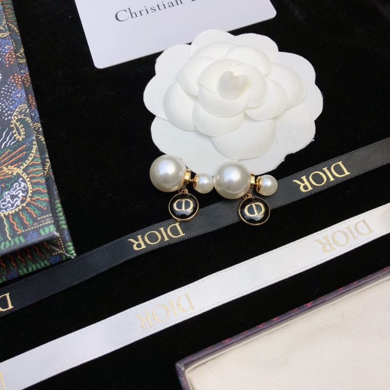 chr1st1an D10r earrings